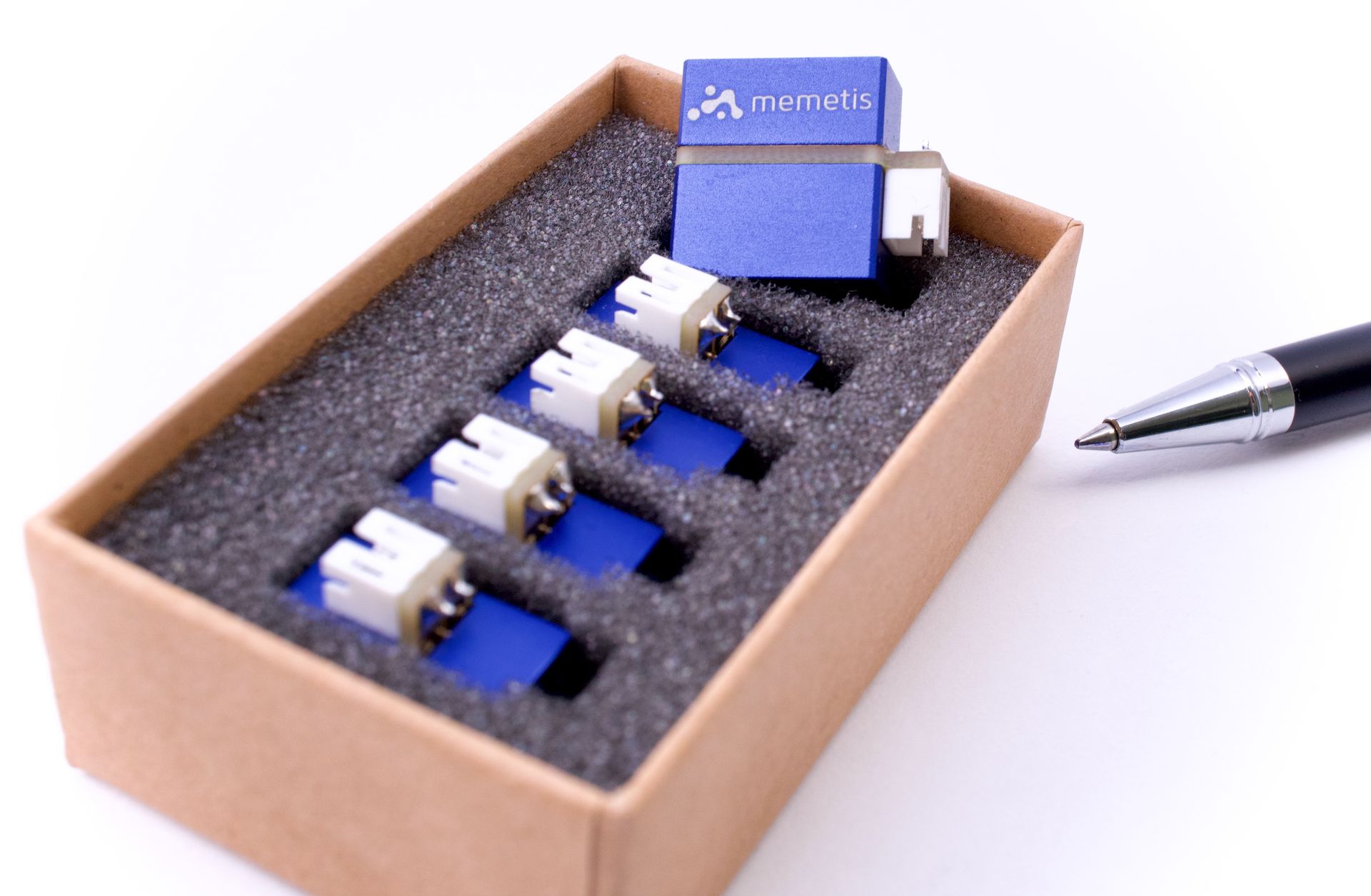 Chip actuators CA0408 in a box